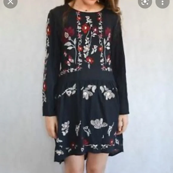 Zara floral embroidery shift dress in black color - Picture 4 of 10
